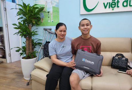 chân giả tháo khớp hông cao cấp