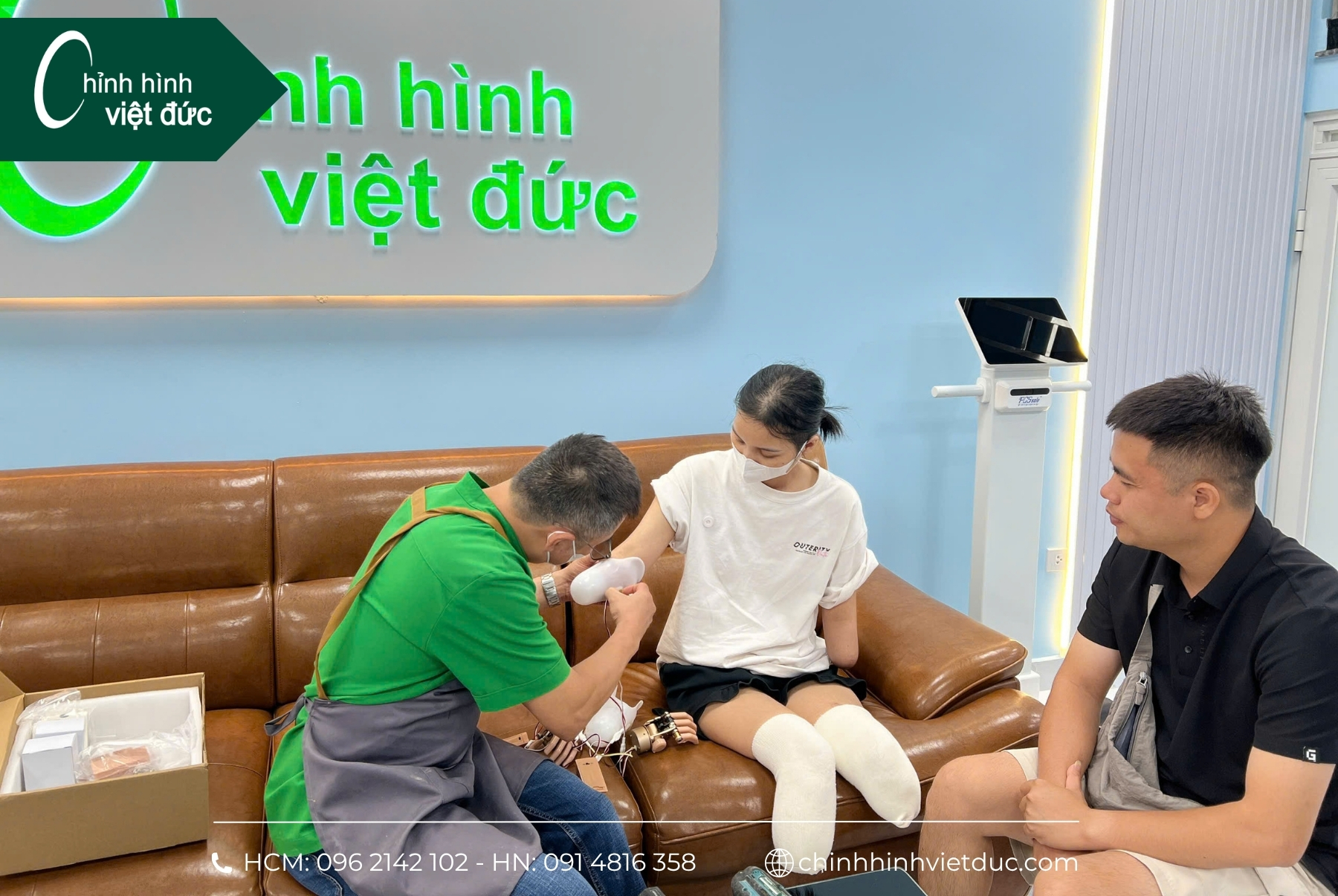 hai tay giả điện tử