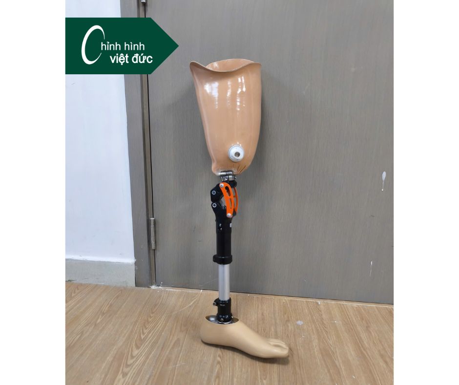 chân giả trên gối cho trẻ em