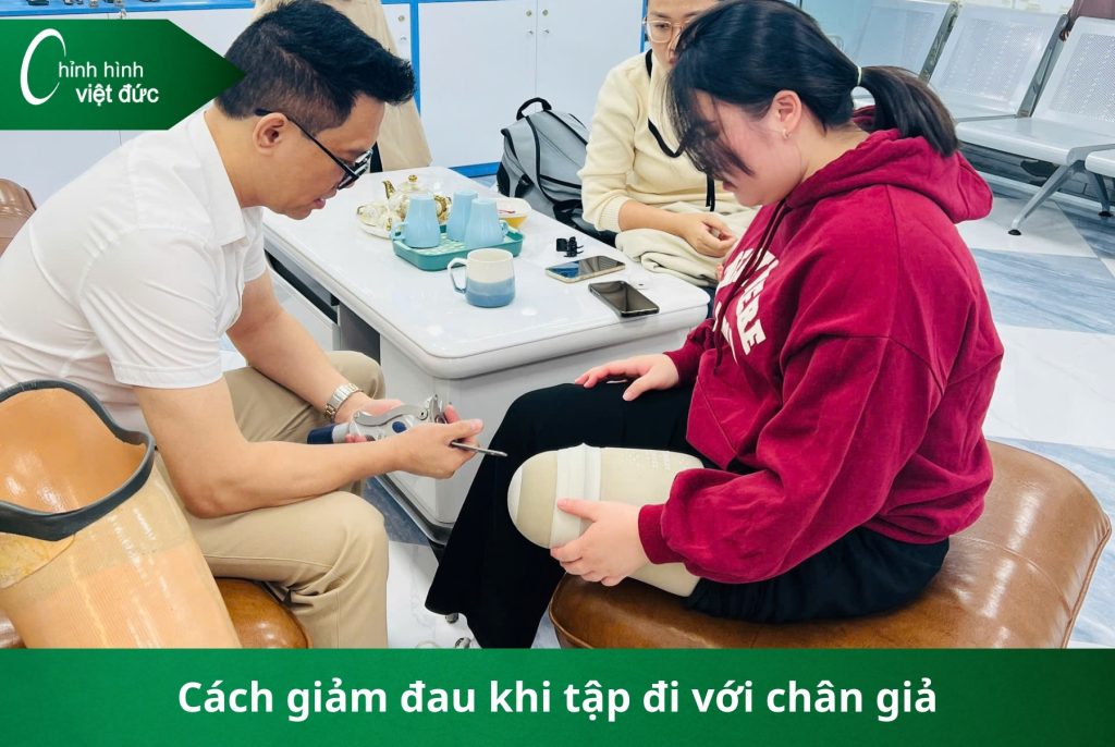 làm chân giả có đau không